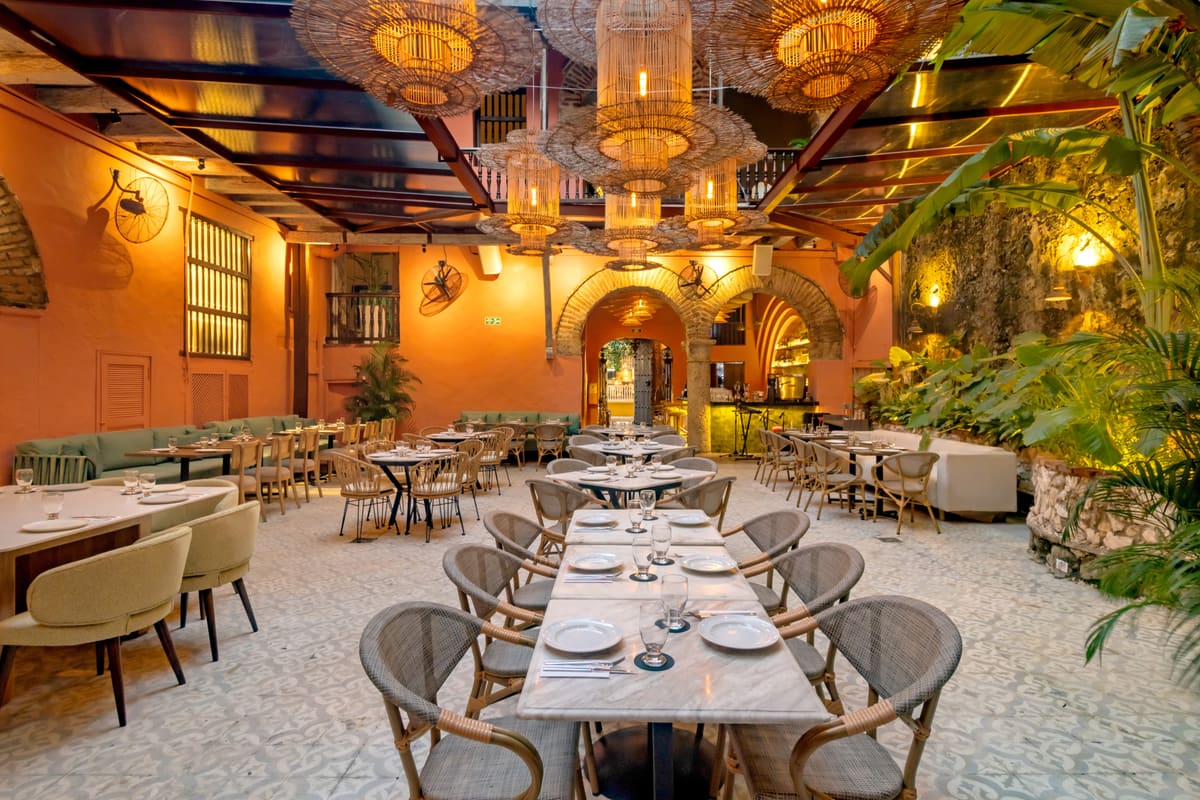 Patio central del restaurante ideal para bodas y eventos